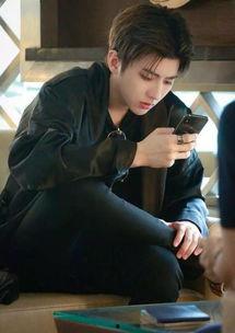 蔡徐坤陈伟霆最新爆料,揭秘娱乐圈幕后真相