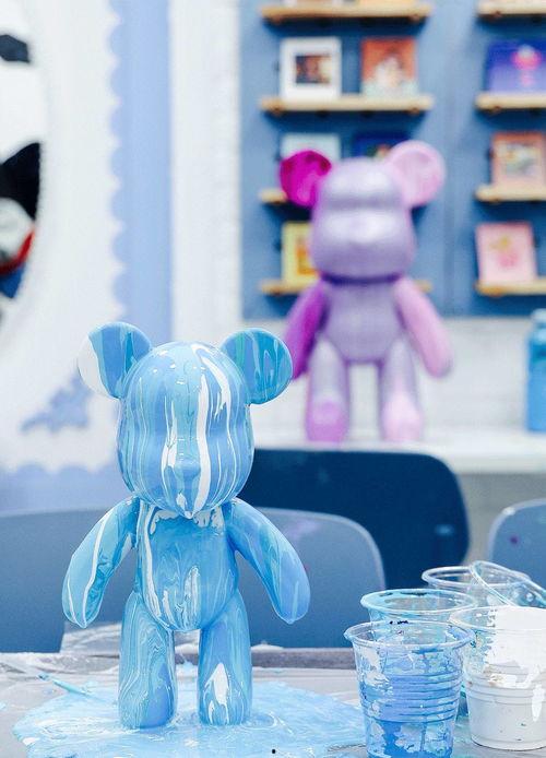 网红流体暴力熊创作,颠覆视觉的潮流艺术传奇